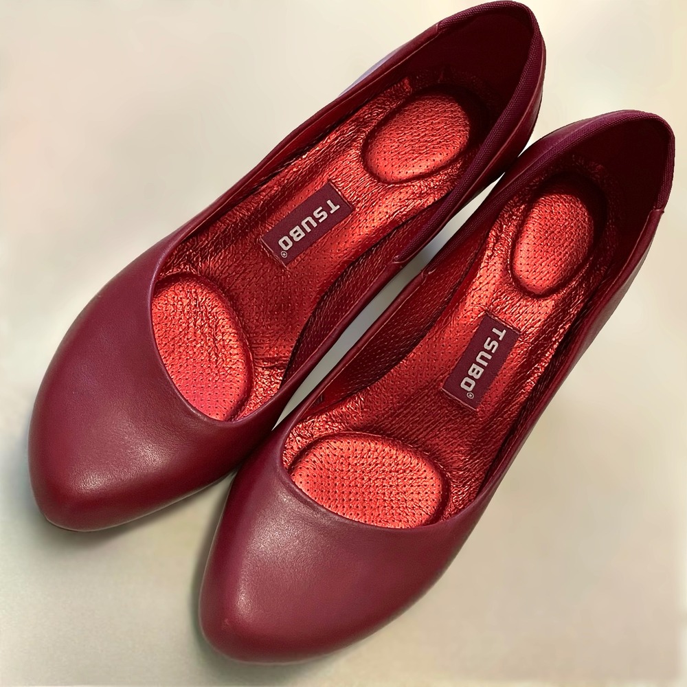 Tsubo Dufay Red Leather Slip On Pumps Comfort Padded Closed Almond Toe Heels 7.5
